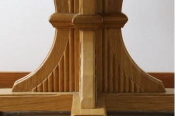 ヨーロッパビンテージ　オーク材　脚の装飾がクラシカルな雰囲気を醸し出すエクステンションテーブル(ダイニングテーブル、丸テーブル、ラウンドテーブル、円卓、オーバルテーブル、食卓、4人掛け、6人掛け、ヴィンテージ)(R-079271)