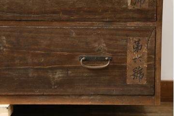 和製アンティーク　明治大正期　引き出し4杯　情緒が感じられる古い木味のローチェスト(時代箪笥、和たんす、衣装タンス、収納箪笥、引き出し、ローボード、テレビ台、TV台、TVボード)(R-079273)