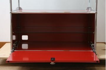 中古　超美品!!　スイス　USMハラー(USM Haller)　目を引くビビッドカラーがおしゃれなモダンデザインのキャビネット(ガラス棚、戸棚、収納棚、飾り棚、陳列棚、ディスプレイ棚、店舗什器)(定価約32万円)(R-079277)