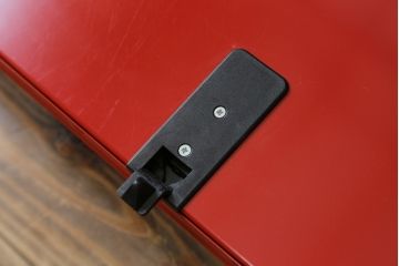 中古　超美品!!　スイス　USMハラー(USM Haller)　目を引くビビッドカラーがおしゃれなモダンデザインのキャビネット(ガラス棚、戸棚、収納棚、飾り棚、陳列棚、ディスプレイ棚、店舗什器)(定価約32万円)(R-079277)