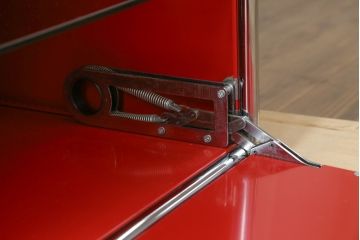 中古　超美品!!　スイス　USMハラー(USM Haller)　目を引くビビッドカラーがおしゃれなモダンデザインのキャビネット(ガラス棚、戸棚、収納棚、飾り棚、陳列棚、ディスプレイ棚、店舗什器)(定価約32万円)(R-079277)