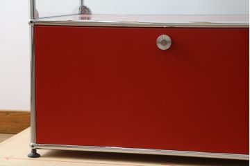 中古　超美品!!　スイス　USMハラー(USM Haller)　目を引くビビッドカラーがおしゃれなモダンデザインのキャビネット(ガラス棚、戸棚、収納棚、飾り棚、陳列棚、ディスプレイ棚、店舗什器)(定価約32万円)(R-079277)