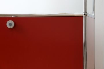 中古　超美品!!　スイス　USMハラー(USM Haller)　目を引くビビッドカラーがおしゃれなモダンデザインのキャビネット(ガラス棚、戸棚、収納棚、飾り棚、陳列棚、ディスプレイ棚、店舗什器)(定価約32万円)(R-079277)
