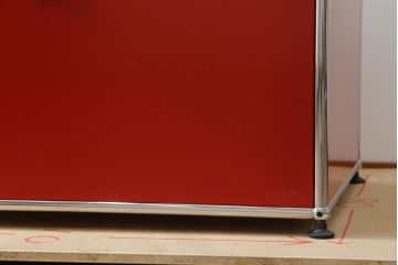 中古　超美品!!　スイス　USMハラー(USM Haller)　目を引くビビッドカラーがおしゃれなモダンデザインのキャビネット(ガラス棚、戸棚、収納棚、飾り棚、陳列棚、ディスプレイ棚、店舗什器)(定価約32万円)(R-079277)