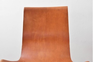 アメリカビンテージ　LAVERNE INTERNATIONAL社　3LCモデル　Tチェア　本革(レザー)　置いてあるだけで絵になるラウンジチェア　(R-079278)