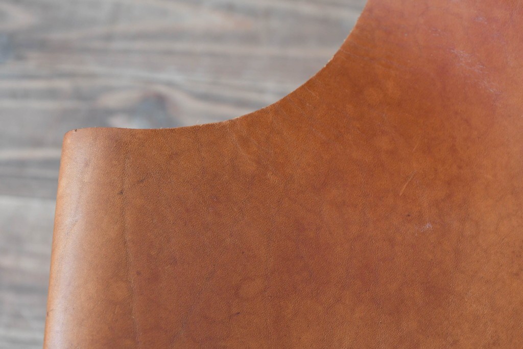 アメリカビンテージ　LAVERNE INTERNATIONAL社　3LCモデル　Tチェア　本革(レザー)　置いてあるだけで絵になるラウンジチェア　(R-079278)