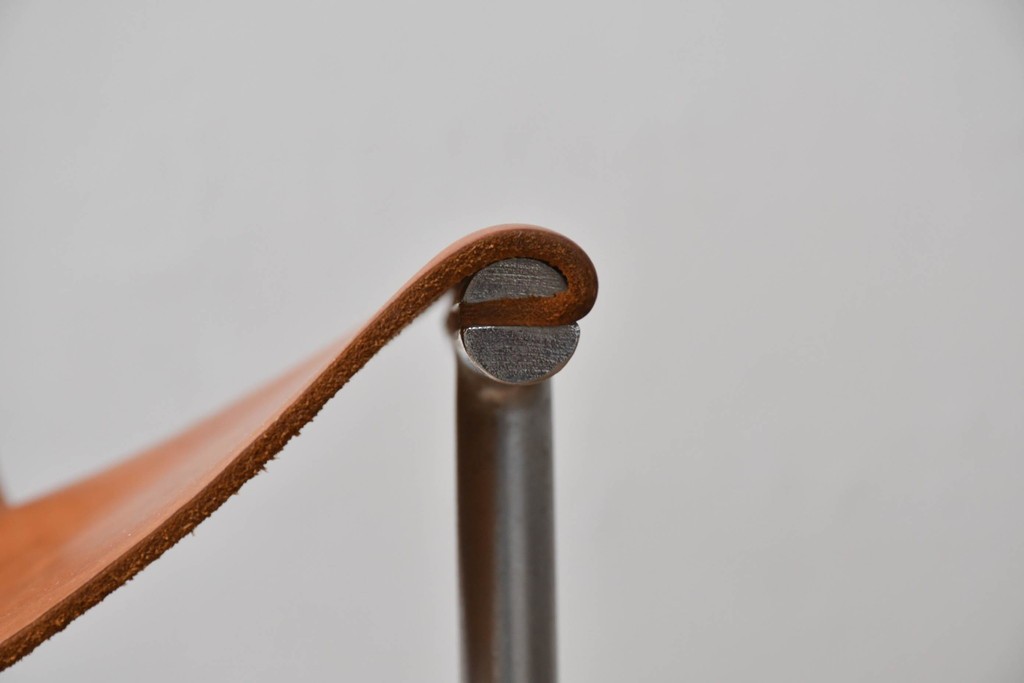 アメリカビンテージ　LAVERNE INTERNATIONAL社　3LCモデル　Tチェア　本革(レザー)　置いてあるだけで絵になるラウンジチェア　(R-079278)