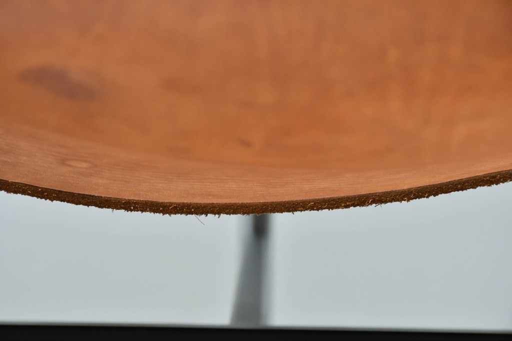 アメリカビンテージ　LAVERNE INTERNATIONAL社　3LCモデル　Tチェア　本革(レザー)　置いてあるだけで絵になるラウンジチェア　(R-079278)