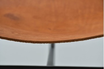 アメリカビンテージ　LAVERNE INTERNATIONAL社　3LCモデル　Tチェア　本革(レザー)　置いてあるだけで絵になるラウンジチェア　(R-079278)