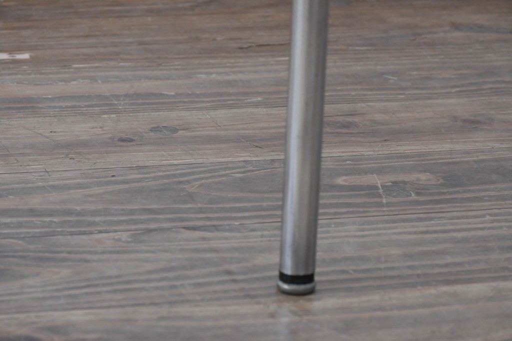 アメリカビンテージ　LAVERNE INTERNATIONAL社　3LCモデル　Tチェア　本革(レザー)　置いてあるだけで絵になるラウンジチェア　(R-079278)