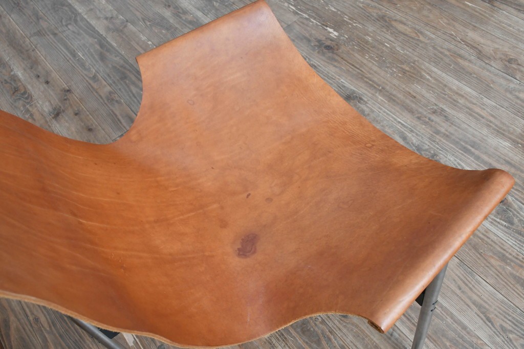 アメリカビンテージ　LAVERNE INTERNATIONAL社　3LCモデル　Tチェア　本革(レザー)　置いてあるだけで絵になるラウンジチェア　(R-079278)