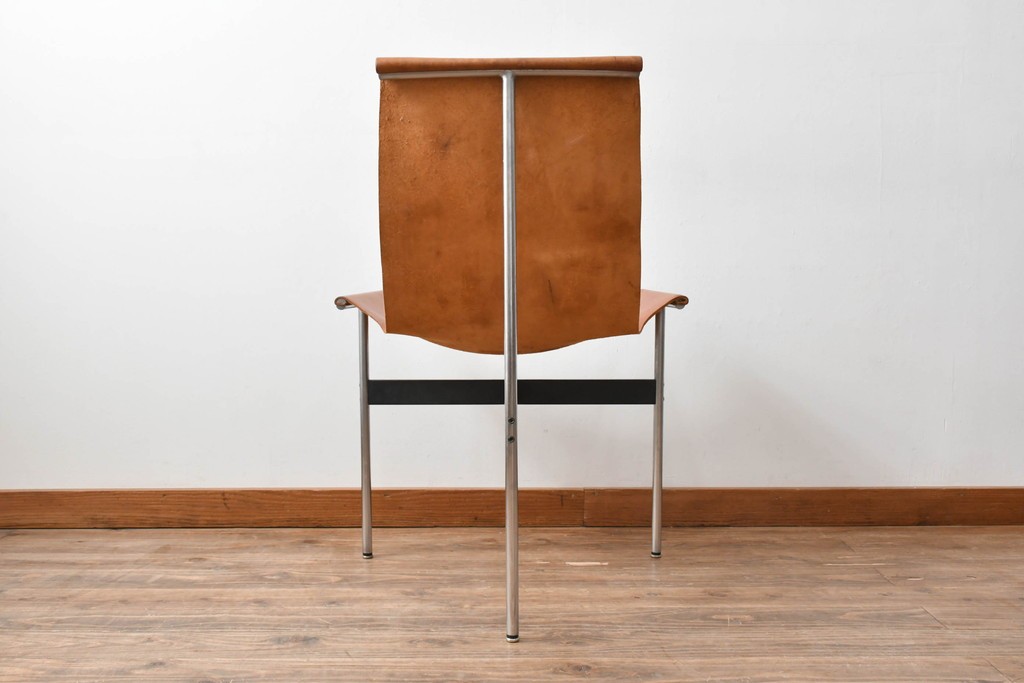 アメリカビンテージ　LAVERNE INTERNATIONAL社　3LCモデル　Tチェア　本革(レザー)　置いてあるだけで絵になるラウンジチェア　(R-079278)