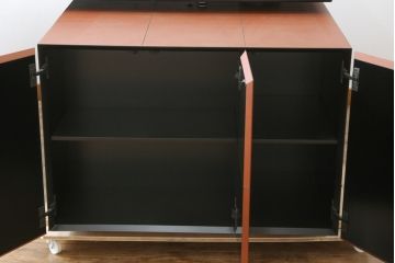 中古　美品　イタリア製　IDC大塚家具取り扱い　POLTRONA FRAU(ポルトローナ・フラウ)　Massimo Vignelli(マッシモ・ヴィネッリ)デザイン　本革(レザー)の醸し出す高級感と都会的なデザインがおしゃれなエグゼクティブデスク(片袖机、片袖デスク、ワークデスク、L字デスク、事務机、作業台、ワークテーブル、在宅用、在宅ワーク用)(R-079280)