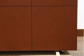 中古　美品　イタリア製　IDC大塚家具取り扱い　POLTRONA FRAU(ポルトローナ・フラウ)　Massimo Vignelli(マッシモ・ヴィネッリ)デザイン　本革(レザー)の醸し出す高級感と都会的なデザインがおしゃれなエグゼクティブデスク(片袖机、片袖デスク、ワークデスク、L字デスク、事務机、作業台、ワークテーブル、在宅用、在宅ワーク用)(R-079280)