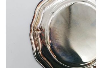フランス　クリストフル　CHRISTOFLE　縁のフリルのようなデザインが上品なシルバープレート(中皿、変形皿、輪花型、銀食器、銀製品、テーブルウェア、ケース付き)(R-079301)
