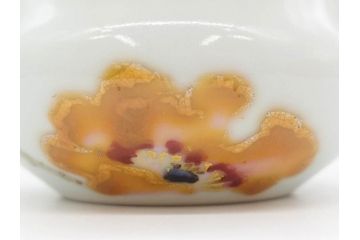 人間国宝 藤本能道　色絵　芥子之図　2.9寸　緻密に描かれた芥子の花が味わい深い蓋物(金彩、蓋付き器、裏印、蓋物、小物入れ、香合、調味料入れ、菓子鉢、茶壷、シュガーポット、共布付き、共箱付き、和食器、陶器、二寸九分)(R-079303)　