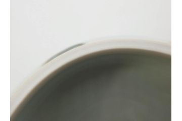 人間国宝 藤本能道　色絵　芥子之図　2.9寸　緻密に描かれた芥子の花が味わい深い蓋物(金彩、蓋付き器、裏印、蓋物、小物入れ、香合、調味料入れ、菓子鉢、茶壷、シュガーポット、共布付き、共箱付き、和食器、陶器、二寸九分)(R-079303)　