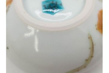 人間国宝 藤本能道　色絵　芥子之図　2.9寸　緻密に描かれた芥子の花が味わい深い蓋物(金彩、蓋付き器、裏印、蓋物、小物入れ、香合、調味料入れ、菓子鉢、茶壷、シュガーポット、共布付き、共箱付き、和食器、陶器、二寸九分)(R-079303)　