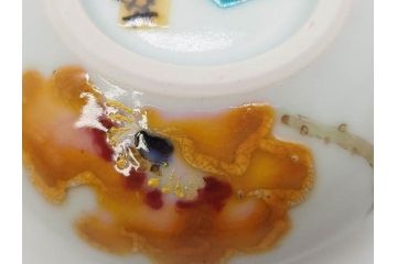 人間国宝 藤本能道　色絵　芥子之図　2.9寸　緻密に描かれた芥子の花が味わい深い蓋物(金彩、蓋付き器、裏印、蓋物、小物入れ、香合、調味料入れ、菓子鉢、茶壷、シュガーポット、共布付き、共箱付き、和食器、陶器、二寸九分)(R-079303)　