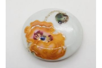 人間国宝 藤本能道　色絵　芥子之図　2.9寸　緻密に描かれた芥子の花が味わい深い蓋物(金彩、蓋付き器、裏印、蓋物、小物入れ、香合、調味料入れ、菓子鉢、茶壷、シュガーポット、共布付き、共箱付き、和食器、陶器、二寸九分)(R-079303)　