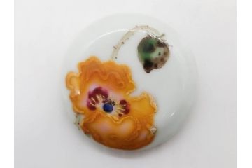 人間国宝 藤本能道　色絵　芥子之図　2.9寸　緻密に描かれた芥子の花が味わい深い蓋物(金彩、蓋付き器、裏印、蓋物、小物入れ、香合、調味料入れ、菓子鉢、茶壷、シュガーポット、共布付き、共箱付き、和食器、陶器、二寸九分)(R-079303)　