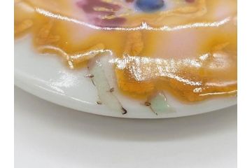 人間国宝 藤本能道　色絵　芥子之図　2.9寸　緻密に描かれた芥子の花が味わい深い蓋物(金彩、蓋付き器、裏印、蓋物、小物入れ、香合、調味料入れ、菓子鉢、茶壷、シュガーポット、共布付き、共箱付き、和食器、陶器、二寸九分)(R-079303)　