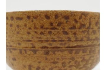 伊藤陶山　いらほ　4.1寸　侘び寂びを感じる茶碗(伊羅保、いらぼ、裏印、抹茶碗、茶道具、茶器、和食器、四寸一分、共箱付き、共布付き)(R-079306)
