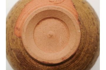 伊藤陶山　いらほ　4.1寸　侘び寂びを感じる茶碗(伊羅保、いらぼ、裏印、抹茶碗、茶道具、茶器、和食器、四寸一分、共箱付き、共布付き)(R-079306)