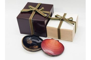 高木玉栄　荒磯　月日貝　上品な蒔絵とデザイン性に心惹かれる香合(シェル、鯛、魚、波紋、香道具、茶道具、蒔絵、木製、漆器、小物入れ、鵬雲斎書付き、共箱付き)(R-079308)