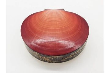 高木玉栄　荒磯　月日貝　上品な蒔絵とデザイン性に心惹かれる香合(シェル、鯛、魚、波紋、香道具、茶道具、蒔絵、木製、漆器、小物入れ、鵬雲斎書付き、共箱付き)(R-079308)