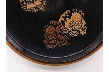 高木玉栄　荒磯　月日貝　上品な蒔絵とデザイン性に心惹かれる香合(シェル、鯛、魚、波紋、香道具、茶道具、蒔絵、木製、漆器、小物入れ、鵬雲斎書付き、共箱付き)(R-079308)