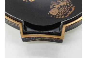 高木玉栄　荒磯　月日貝　上品な蒔絵とデザイン性に心惹かれる香合(シェル、鯛、魚、波紋、香道具、茶道具、蒔絵、木製、漆器、小物入れ、鵬雲斎書付き、共箱付き)(R-079308)