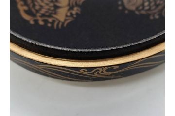 高木玉栄　荒磯　月日貝　上品な蒔絵とデザイン性に心惹かれる香合(シェル、鯛、魚、波紋、香道具、茶道具、蒔絵、木製、漆器、小物入れ、鵬雲斎書付き、共箱付き)(R-079308)