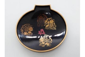 高木玉栄　荒磯　月日貝　上品な蒔絵とデザイン性に心惹かれる香合(シェル、鯛、魚、波紋、香道具、茶道具、蒔絵、木製、漆器、小物入れ、鵬雲斎書付き、共箱付き)(R-079308)