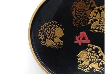 高木玉栄　荒磯　月日貝　上品な蒔絵とデザイン性に心惹かれる香合(シェル、鯛、魚、波紋、香道具、茶道具、蒔絵、木製、漆器、小物入れ、鵬雲斎書付き、共箱付き)(R-079308)