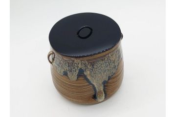 十四代 亀井味楽　味わい深い高取水指(水差、雲屯、水器、茶器、茶道具、茶陶、蝋色塗蓋補、鈴木表朔、鵬雲斎書付き、裏印、共箱付き)(R-079310)