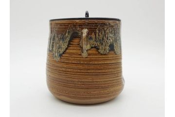 十四代 亀井味楽　味わい深い高取水指(水差、雲屯、水器、茶器、茶道具、茶陶、蝋色塗蓋補、鈴木表朔、鵬雲斎書付き、裏印、共箱付き)(R-079310)