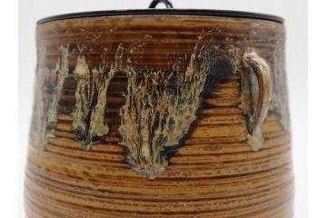 十四代 亀井味楽　味わい深い高取水指(水差、雲屯、水器、茶器、茶道具、茶陶、蝋色塗蓋補、鈴木表朔、鵬雲斎書付き、裏印、共箱付き)(R-079310)