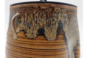 十四代 亀井味楽　味わい深い高取水指(水差、雲屯、水器、茶器、茶道具、茶陶、蝋色塗蓋補、鈴木表朔、鵬雲斎書付き、裏印、共箱付き)(R-079310)