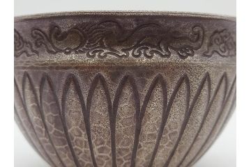 中川浄益　雲龍菊形　純銀　重量 約297g　細かなデザインが上品な建水(シルバー、茶道具、こぼし、水翻、南鐐、菊彫、花押、鵬雲斎書付き、共箱付き)(R-079311)