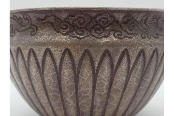 中川浄益　雲龍菊形　純銀　重量 約297g　細かなデザインが上品な建水(シルバー、茶道具、こぼし、水翻、南鐐、菊彫、花押、鵬雲斎書付き、共箱付き)(R-079311)
