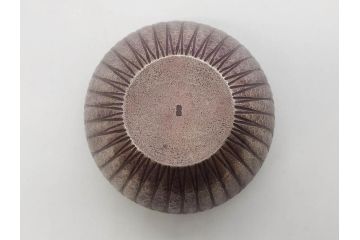 中川浄益　雲龍菊形　純銀　重量 約297g　細かなデザインが上品な建水(シルバー、茶道具、こぼし、水翻、南鐐、菊彫、花押、鵬雲斎書付き、共箱付き)(R-079311)