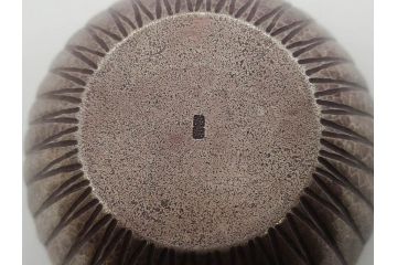 中川浄益　雲龍菊形　純銀　重量 約297g　細かなデザインが上品な建水(シルバー、茶道具、こぼし、水翻、南鐐、菊彫、花押、鵬雲斎書付き、共箱付き)(R-079311)