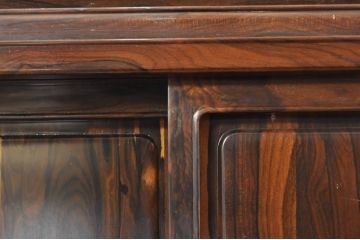 和製ビンテージ　未使用　展示品　シャム柿(ジリコテ)材　奥深く味のある色合いが目を惹く茶箪笥j(収納棚、戸棚、キャビネット、ヴィンテージ)(R-079316)