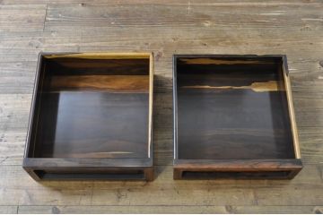 和製ビンテージ　未使用　展示品　シャム柿(ジリコテ)材　奥深く味のある色合いが目を惹く茶箪笥j(収納棚、戸棚、キャビネット、ヴィンテージ)(R-079316)
