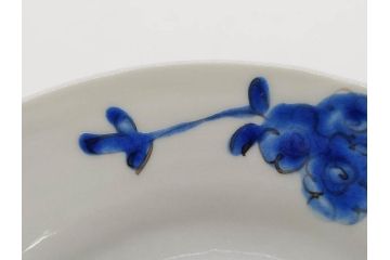 正木春蔵　九谷焼　染付　約14cm　4.6寸　奥ゆかしさを感じる中皿(蟹、カニ、花、和皿、和食器、なます皿、裏印、四寸六分)(R-079318)