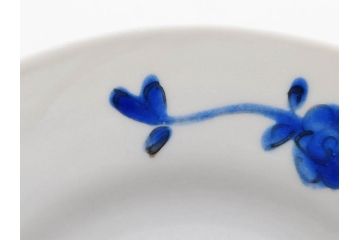 正木春蔵　九谷焼　染付　約14cm　4.6寸　奥ゆかしさを感じる中皿(蟹、カニ、花、和皿、和食器、なます皿、裏印、四寸六分)(R-079318)