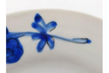 正木春蔵　九谷焼　染付　約14cm　4.6寸　奥ゆかしさを感じる中皿(蟹、カニ、花、和皿、和食器、なます皿、裏印、四寸六分)(R-079318)