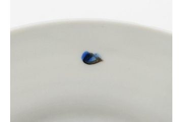 正木春蔵　九谷焼　染付　約14cm　4.6寸　奥ゆかしさを感じる中皿(蟹、カニ、花、和皿、和食器、なます皿、裏印、四寸六分)(R-079318)