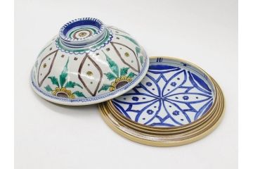 正木春蔵　九谷焼　呉須色絵　染付　約22cm　7.1寸　鮮やかに絵付けされた可愛らしい蓋物(向日葵、ひまわり、花、植物、大平、深鉢、和皿、和食器、七寸一分、裏印、外箱付き)(R-079320)